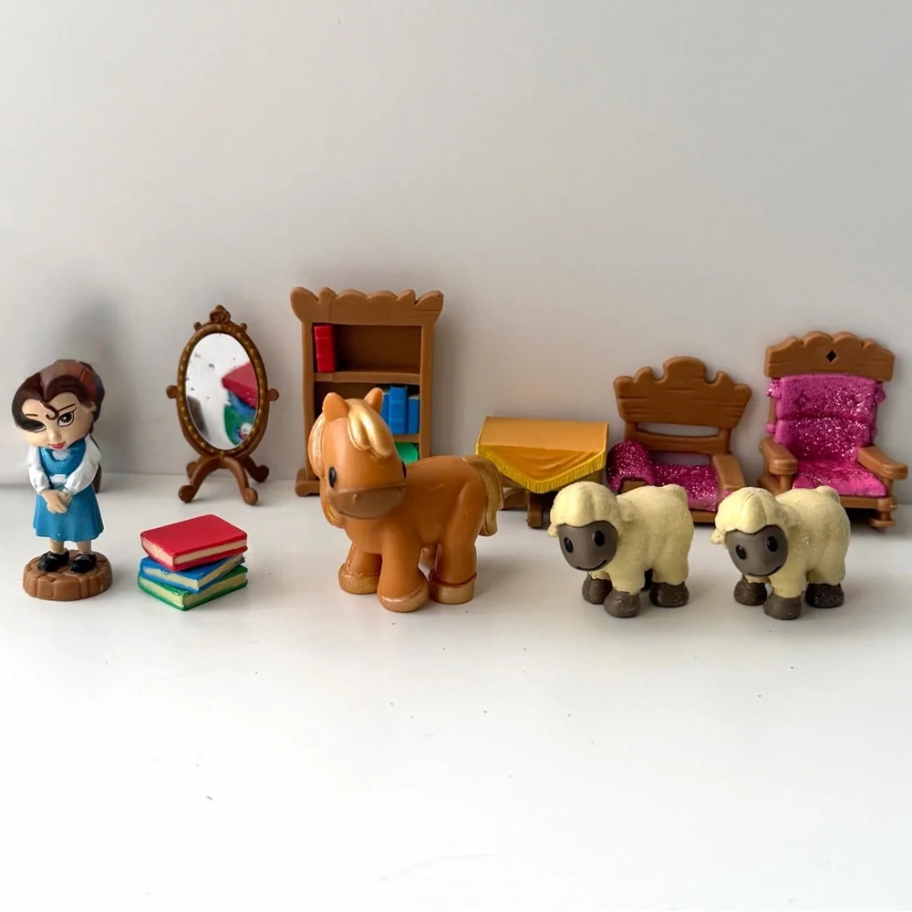 DISNEY Beauty and the Beast Littles Animators' Collection Belle Micro Playset